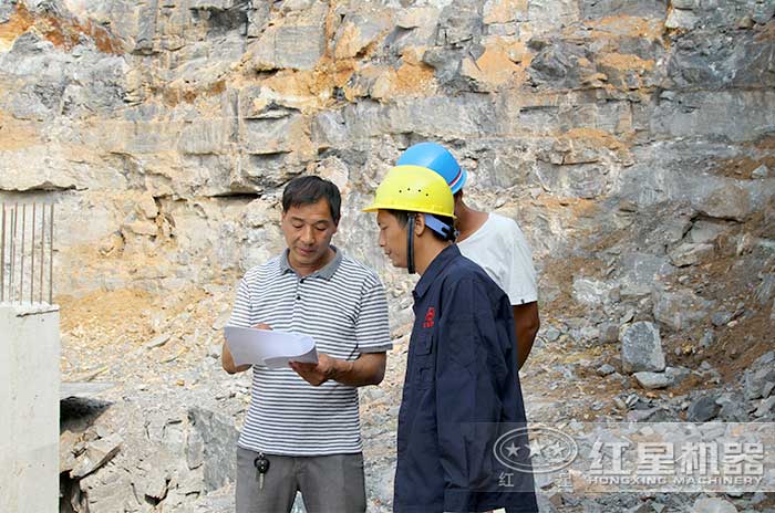 雷蒙磨粉機廠家技術工程師現場指導安裝